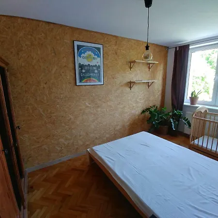 Podwale Przedmiejskie 32/16 *