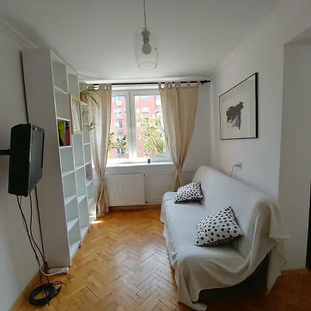 Podwale Przedmiejskie 32/16 *